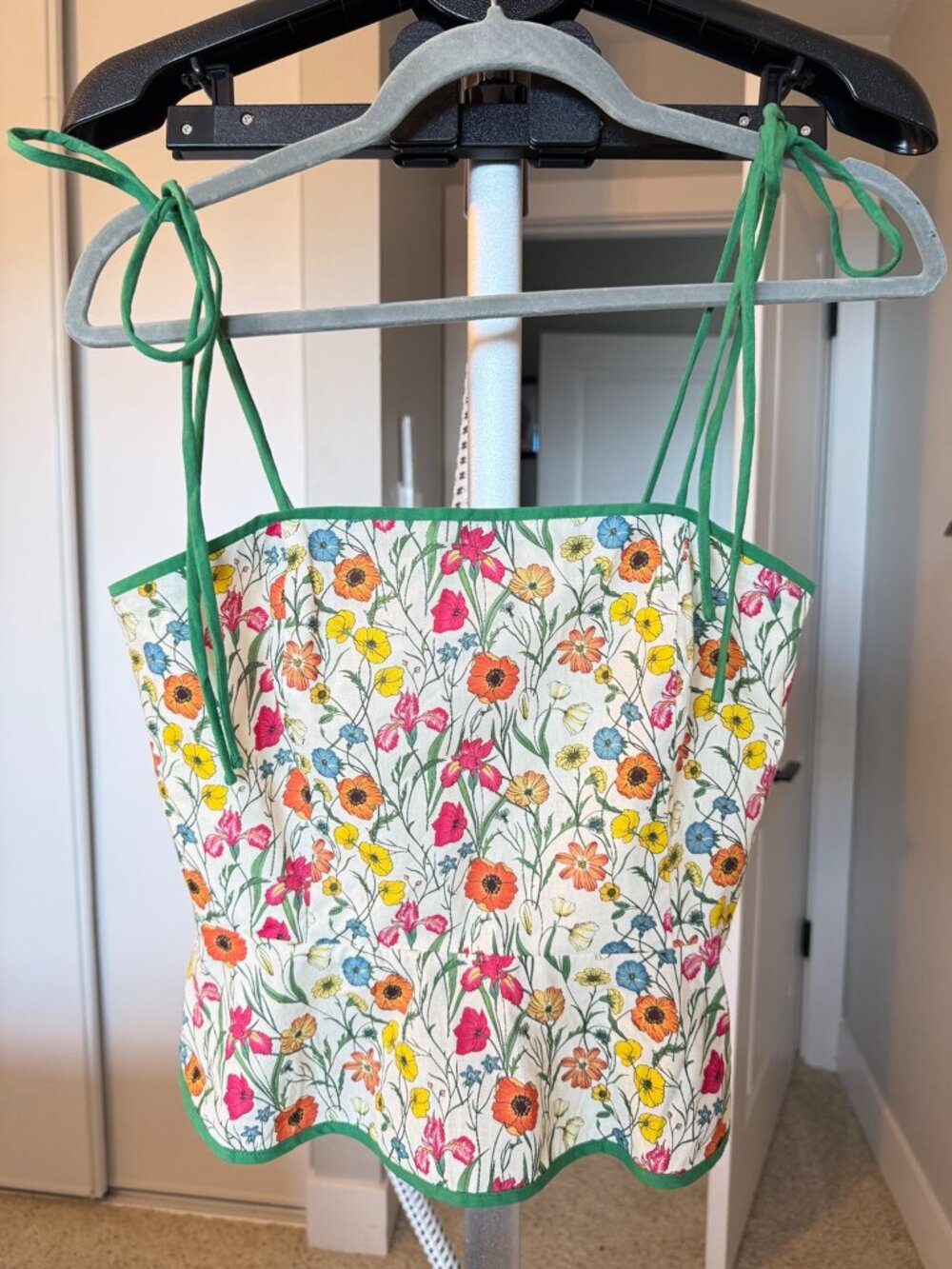 VICI Floral Tie-Strap Fitted Top Size S Multicolor Green Trim NWOT
